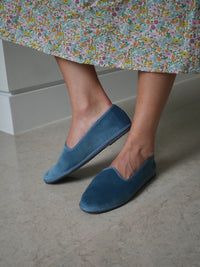 Choosing Italian Velvet Slippers as a Chic Everyday Statement
